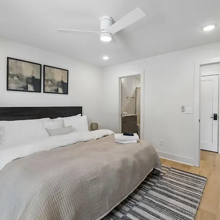 Modern 4br Townhouse Rooftop Lounge Apartment Nashville