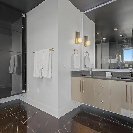 Modern Oasis Downtown Skyline View Prime Nashville