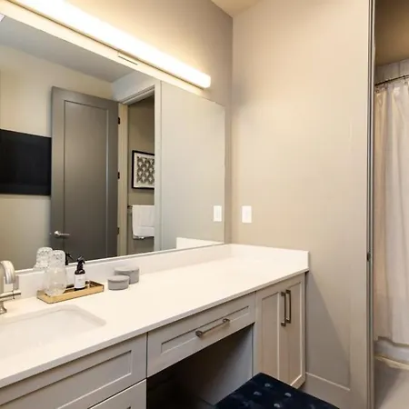 Bachelorette Dream | 2 Units | 8 Kings + 8 Baths Apartment