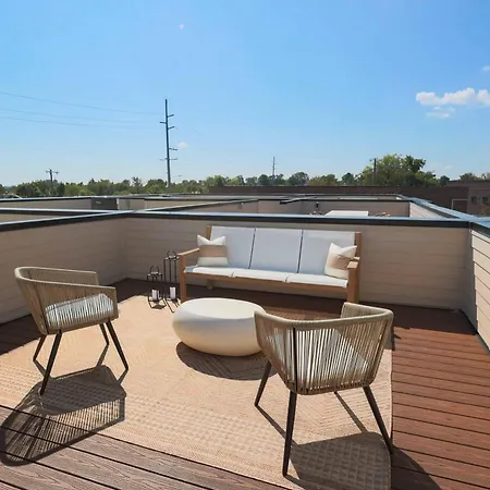 Apartment Noa | Pool, Sauna, & Rooftop Views Nashville