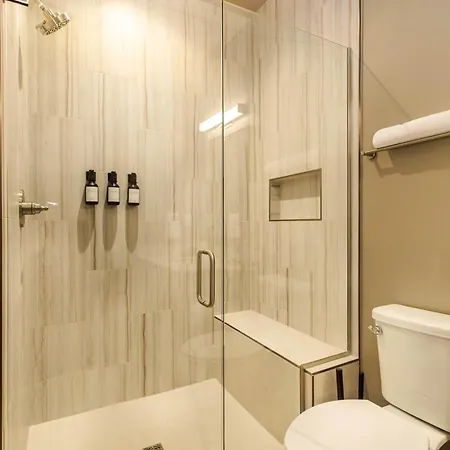 Amenities - Heated Pool Near Broadway *