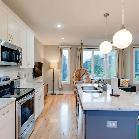 Apartment Rooftop Skyline View-close To Broadway-sleeps 8