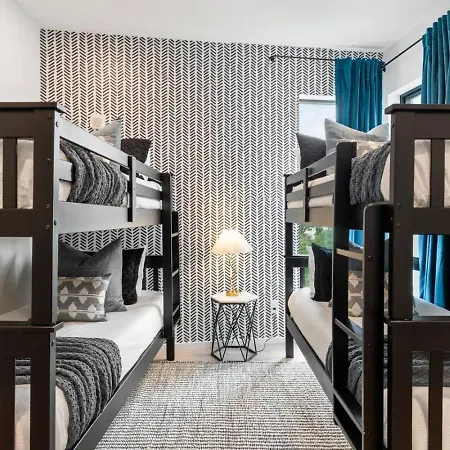 Luxury Downtown Riverview With Garage And Two Balconies
