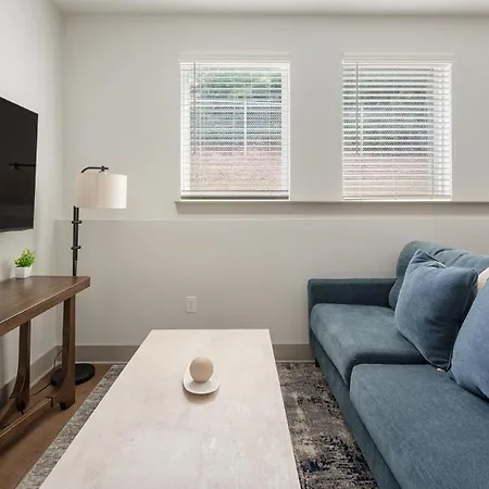 Landing Beautiful 2Bd Gym Courtyard Apartment