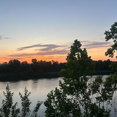 Riverside Rhythm! Waterfront & Walk To Broadway! *