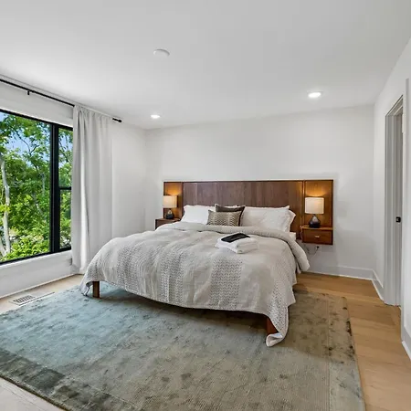 Modern 4br Townhouse Rooftop Lounge *