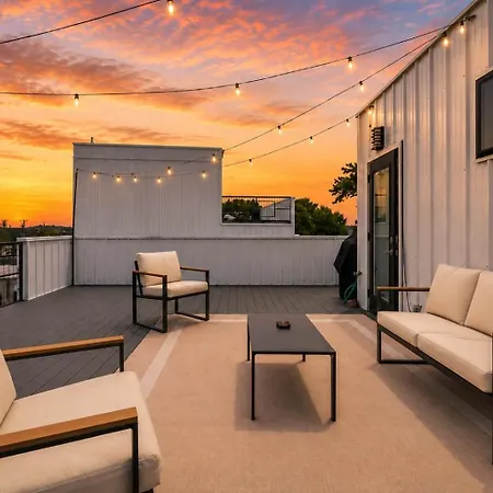 Modern Townhome With Garage & Ev Charger Apartment *