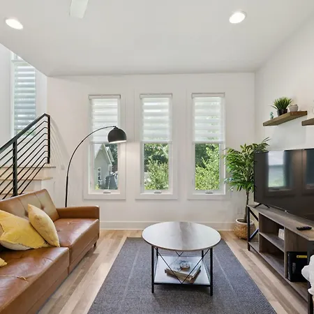Modern Townhouse Close To Broadway Apartment *