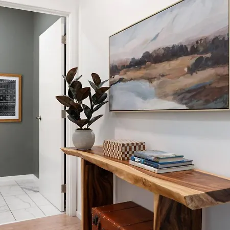 Luxury Downtown Riverview With Garage And Two Balconies