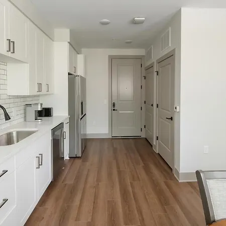 Apartment Landing Beautiful 2Bd Gym Courtyard *