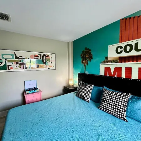 Riverside Rhythm! Waterfront & Walk To Broadway! Apartment Nashville