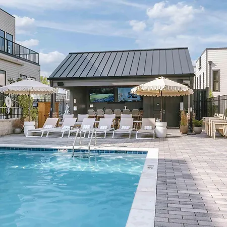 Modern 4br | Easy To Broadway + Heated Pool Apartment *