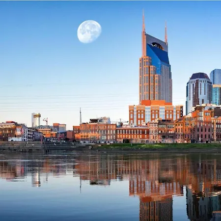 The Record -steps To Broadway & Printers Alley Holiday home Nashville