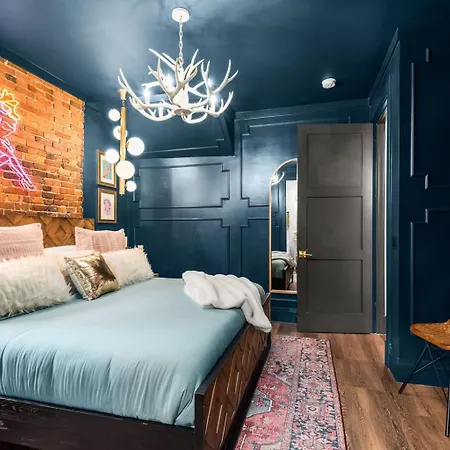 The Velvet Vault-luxury Downtown Loft With River View & Walk To Broadway Holiday home