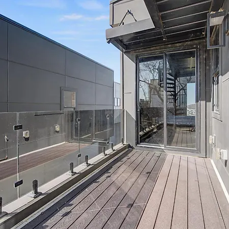 Modern Oasis Downtown Skyline View Prime Nashville