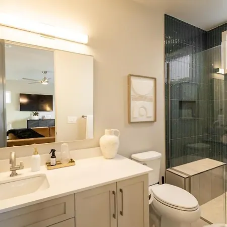 Bachelorette Dream | 2 Units | 8 Kings + 8 Baths Apartment *