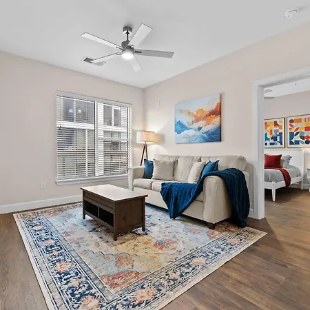 2br Near Broadway W Fireplace & Pool Apartment