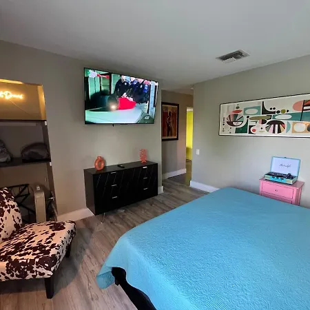 Apartment Riverside Rhythm! Waterfront & Walk To Broadway! Nashville