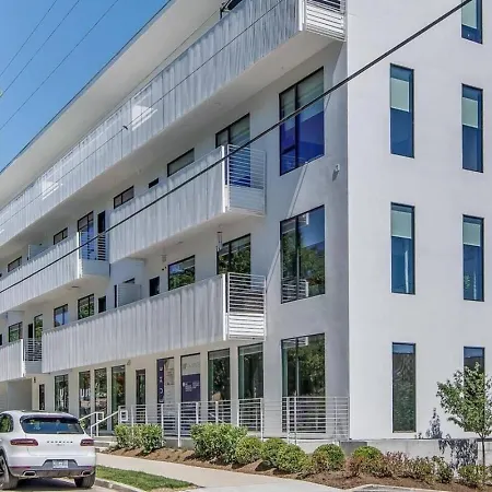 Modern Gulch Getaway With Pool, Garage And Balcony Apartment Nashville
