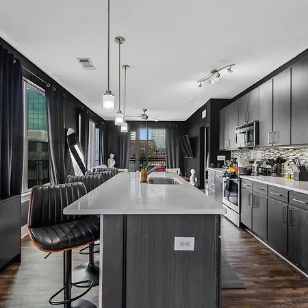 The Midnight Parthenon - 5 Min To Broadway - Midtown Apartment *