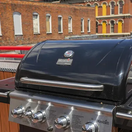 Holiday home The Titan Penthouse Nashville-rooftop Hot Tub Printer's Alley-steps To Broadway Nashville