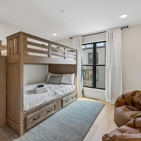Modern 4br Townhouse Rooftop Lounge Apartment Nashville
