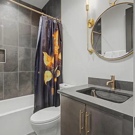 Modern Oasis Downtown Skyline View Prime Apartment Nashville