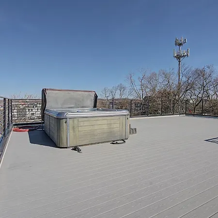 Modern Oasis Downtown Skyline View Prime Nashville