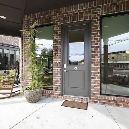 Apartment Escape | Pool, Sauna & Rooftop Views Nashville