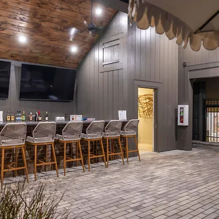 Apartment Modern 4br | Easy To Broadway + Heated Pool Nashville