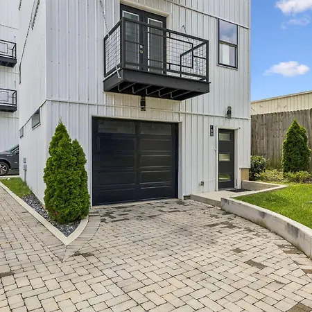 Modern Townhome With Garage & Ev Charger * Nashville