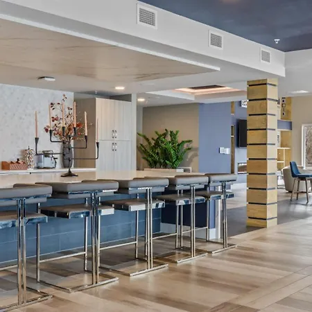 Vibrant Retreat Pool And Glam Apartment *