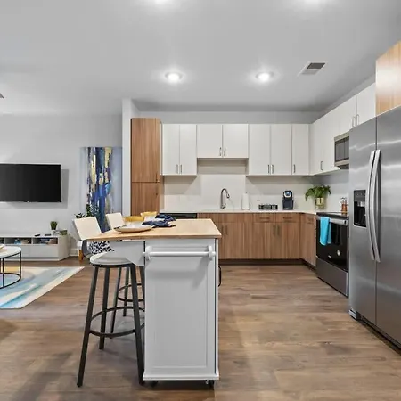 Spacious 2br N Gulch Walk To Broadway & Rooftops Apartment Nashville