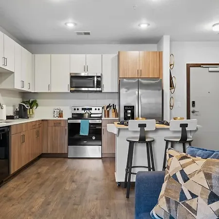 Spacious 2br N Gulch Walk To Broadway & Rooftops * Nashville