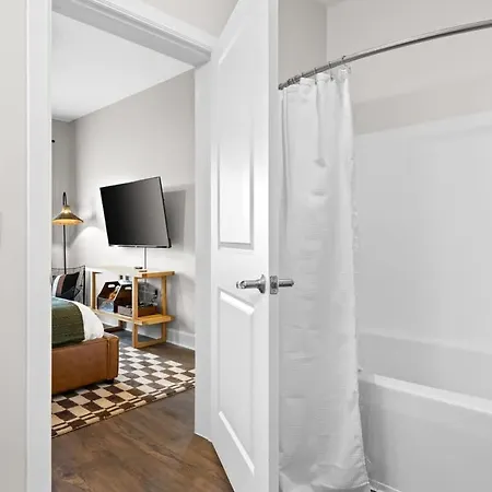 Modern 2br W 2 King Beds Near Broadway Apartment *
