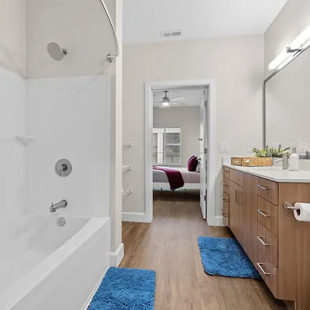 2br Near Broadway W Fireplace & Pool Apartment
