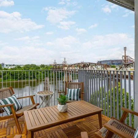 Apartment Luxury Downtown Riverview With Garage And Two Balconies