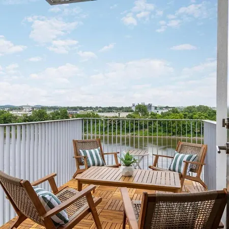 Luxury Downtown Riverview With Garage And Two Balconies Nashville
