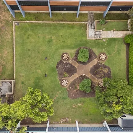 Apartment Spacious Near Downtown & Bna