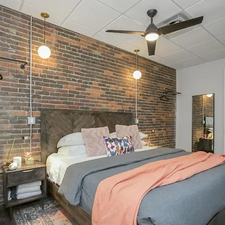 Holiday home The Honky Tonk 2 Blocks To Broadway,printers Alley *