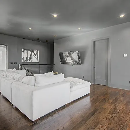 Apartment Modern Oasis Downtown Skyline View Prime Nashville