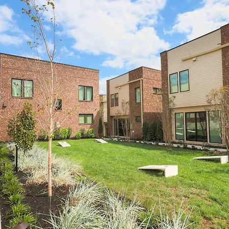 Apartment Modern 4br | Easy To Broadway + Heated Pool Nashville