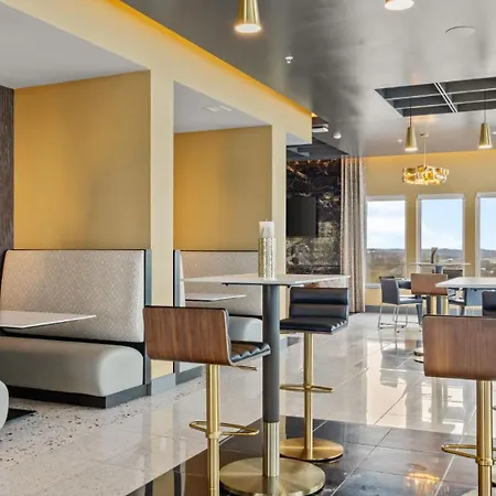Vibrant Retreat Pool And Glam Apartment *