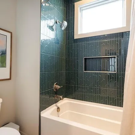 Apartment Bachelorette Dream | 2 Units | 8 Kings + 8 Baths *