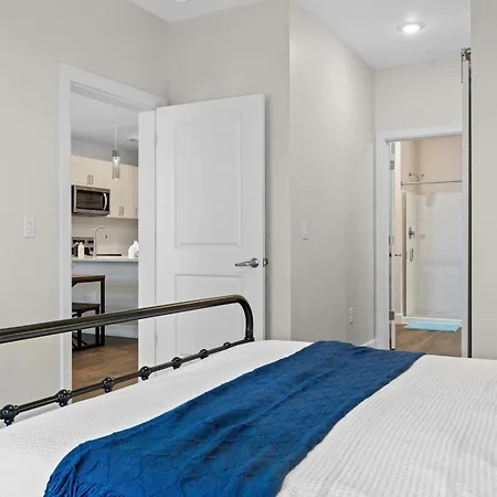 2br Near Broadway W Fireplace & Pool Apartment