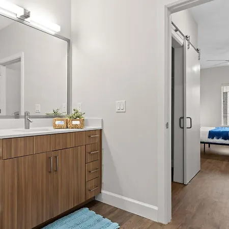 Apartment 2br Near Broadway W Fireplace & Pool Nashville