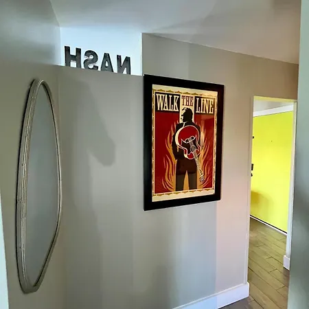Apartment Riverside Rhythm! Waterfront & Walk To Broadway! *