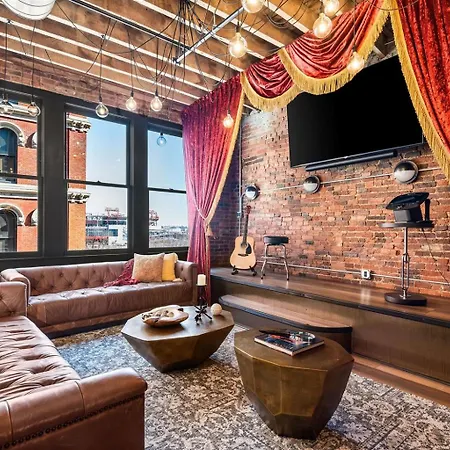 The Velvet Songbird Downtown Luxe Sleeps 24 Nashville
