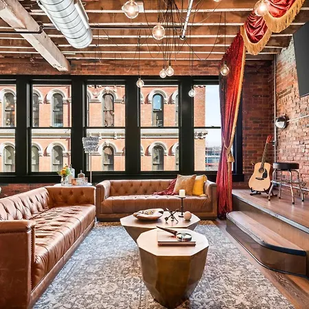 Holiday home The Velvet Songbird Downtown Luxe Sleeps 24 Nashville