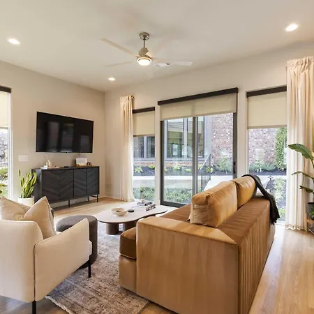 Escape | Pool, Sauna & Rooftop Views Apartment Nashville